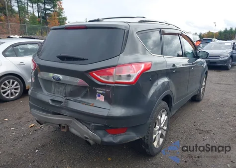 2016 Ford Escape Titanium z USA, uszkodzony, nr VIN 1FMCU9J95GUB49828